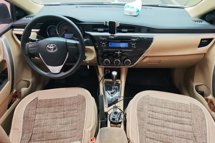 Used Toyota Corolla 2014 1.6L CVT GL Center Console