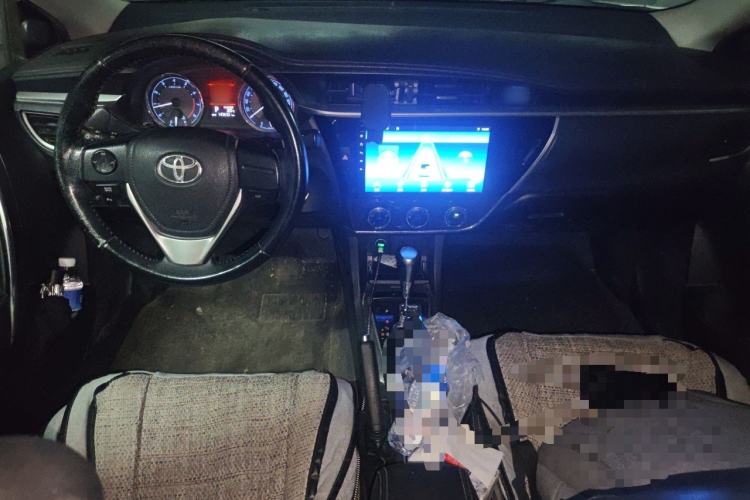 Used Toyota Corolla 2014 1.6L CVT GL-i Leather Edition Center Console