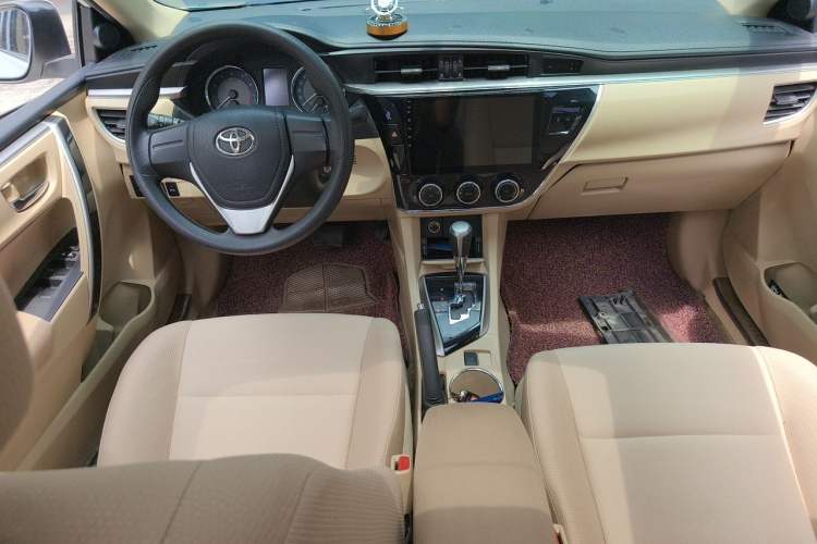 Used Toyota Corolla 2014 1.6L CVT GL-i Center Console
