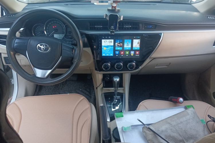 Used Toyota Corolla 2014 1.6L CVT GL Center Console