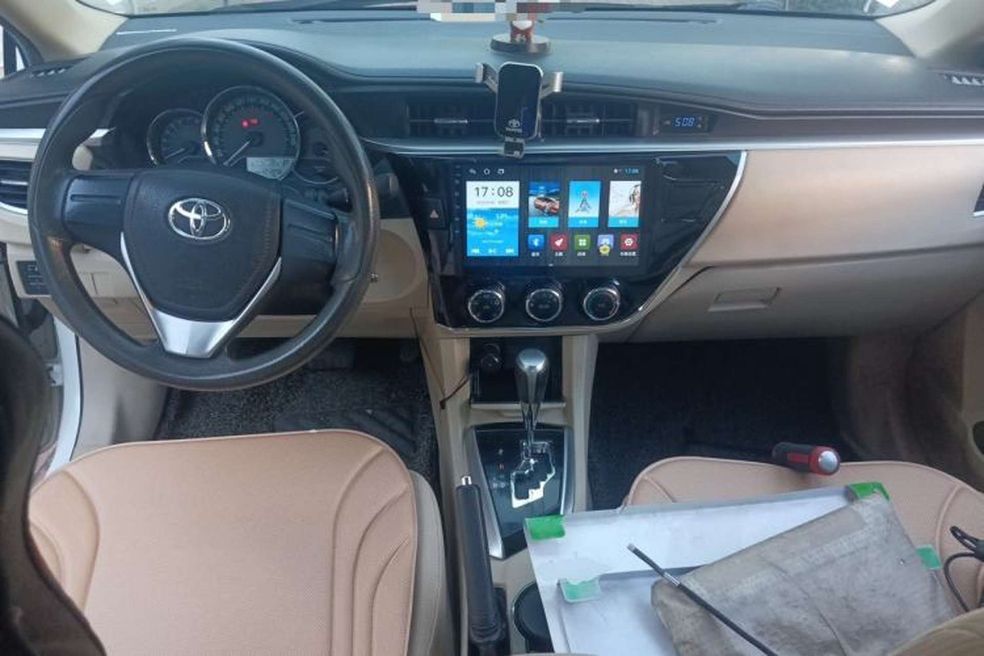 Used Toyota Corolla 2014 1.6L CVT GL Center Console