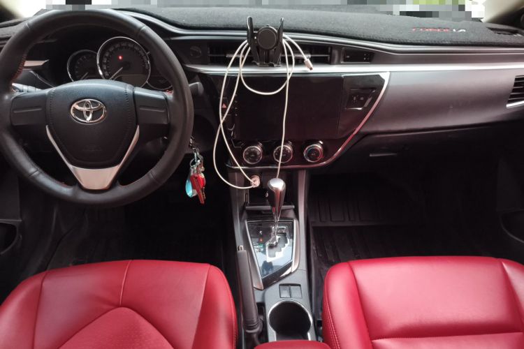 Used Toyota Corolla 2014 1.6L CVT GL Center Console