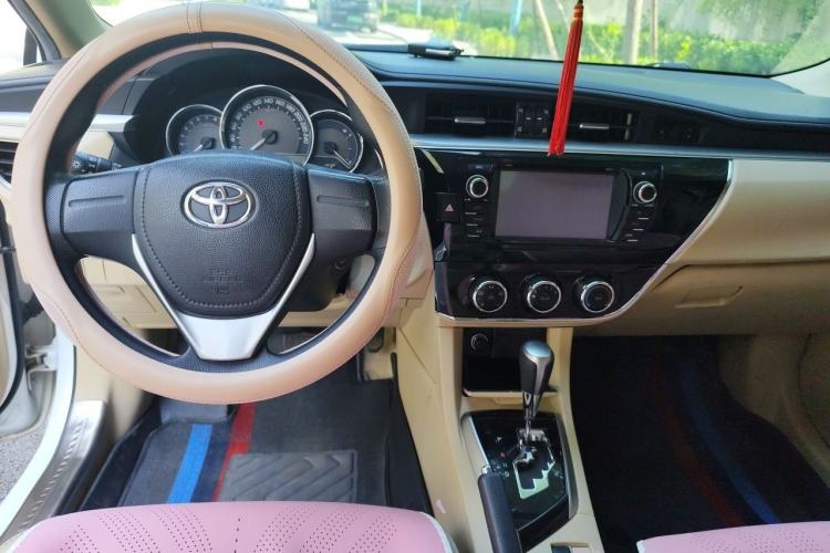 Used Toyota Corolla 2014 1.6L CVT GL Center Console