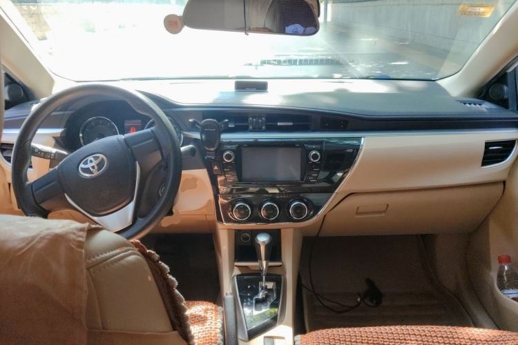 Used Toyota Corolla 2014 1.6L CVT GL-i Center Console