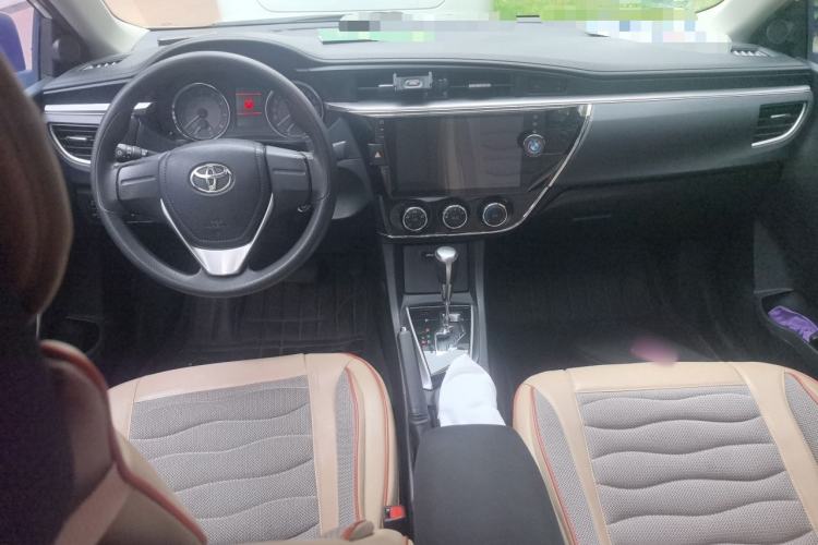 Used Toyota Corolla 2014 1.6L CVT GL-i Center Console