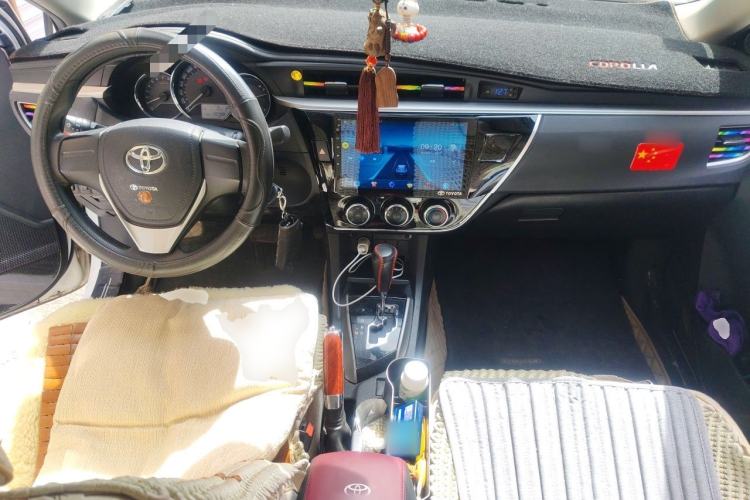Used Toyota Corolla 2014 1.6L CVT GL Center Console