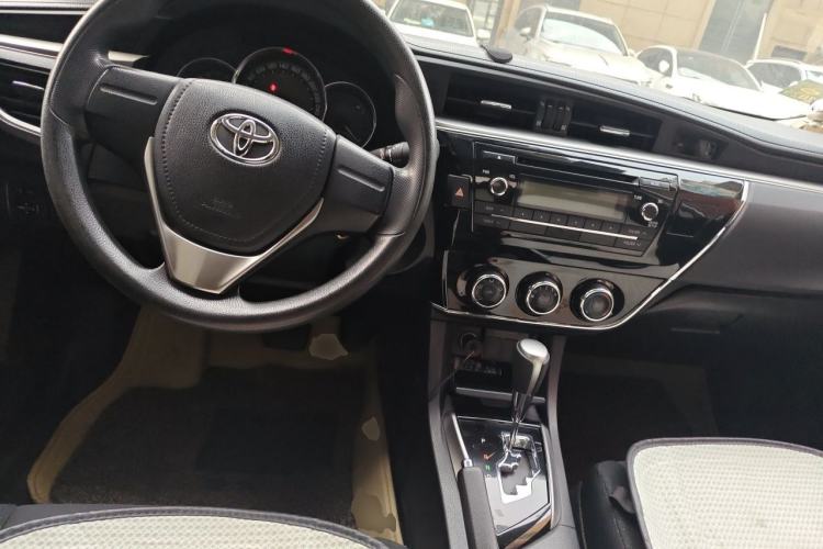 Used Toyota Corolla 2014 1.6L CVT GL Center Console