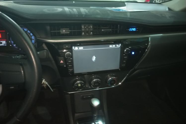 Used Toyota Corolla 2014 1.6L CVT GL-i Leather Edition Center Console