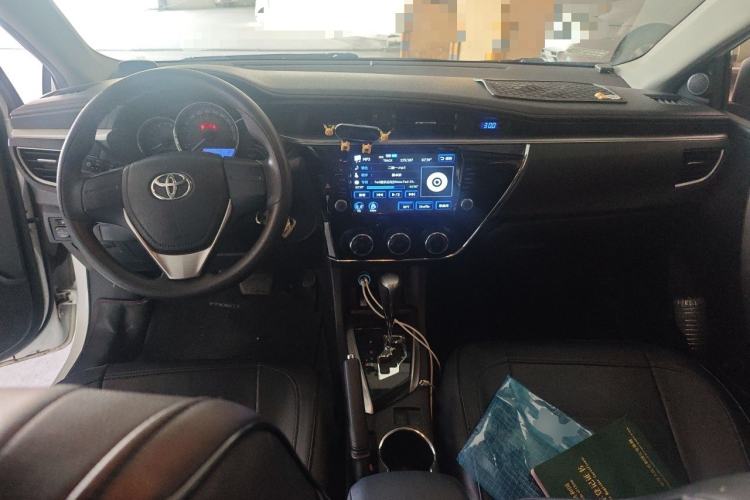 Used Toyota Corolla 2014 1.6L CVT GL Center Console