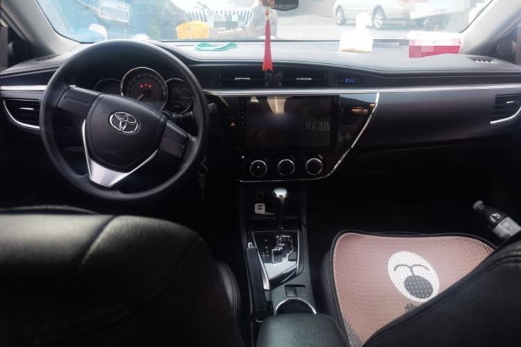 Used Toyota Corolla 2014 1.6L CVT GL Center Console