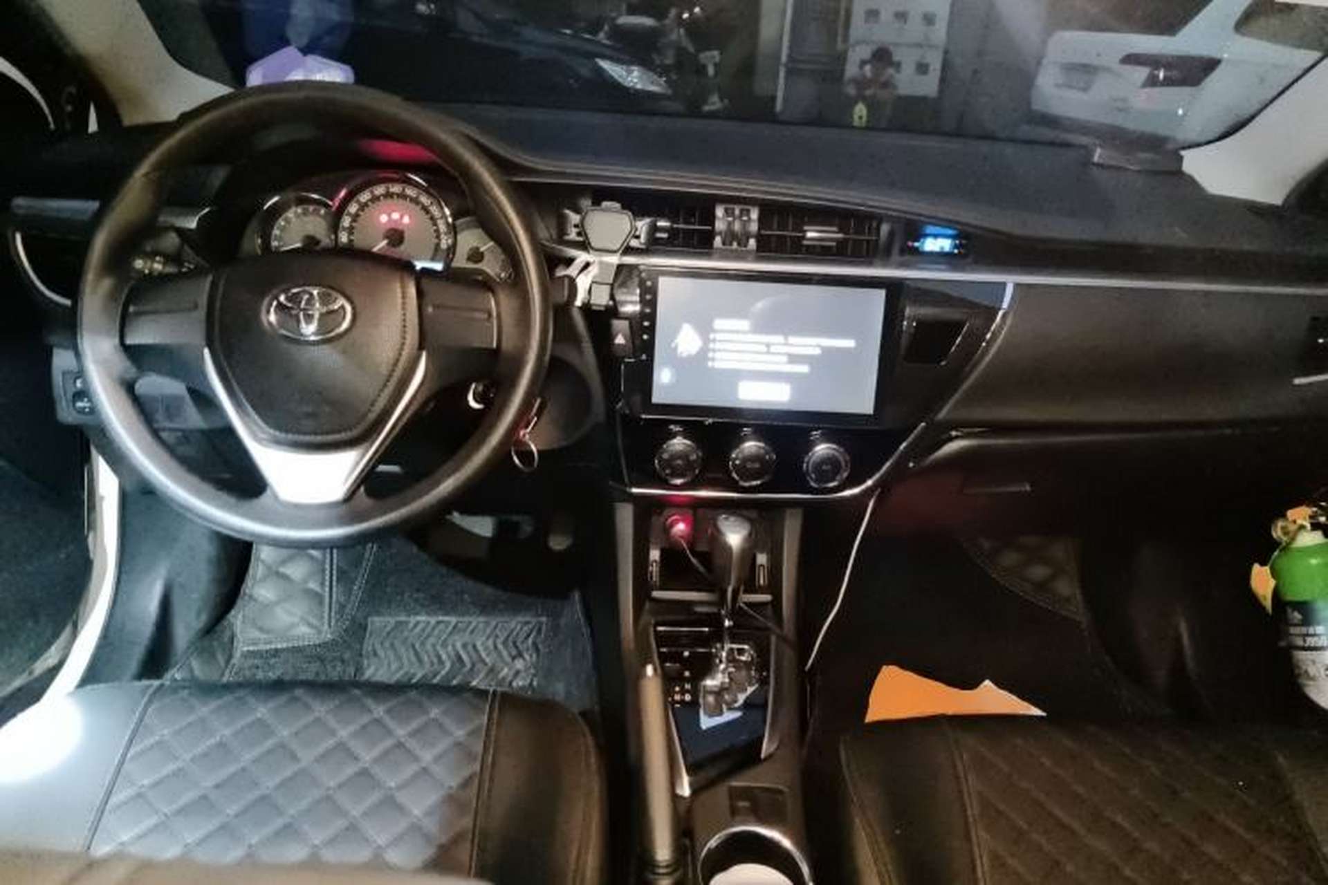 Used Toyota Corolla 2014 1.6L CVT GL Center Console