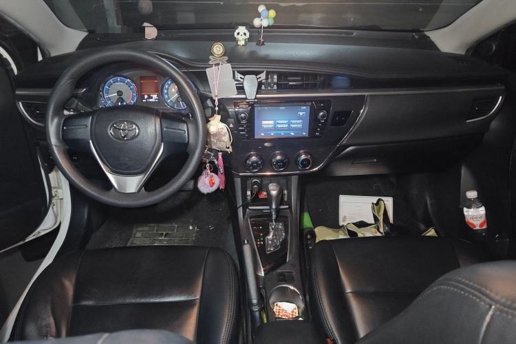 Used Toyota Corolla 2014 1.6L CVT GL-i Center Console