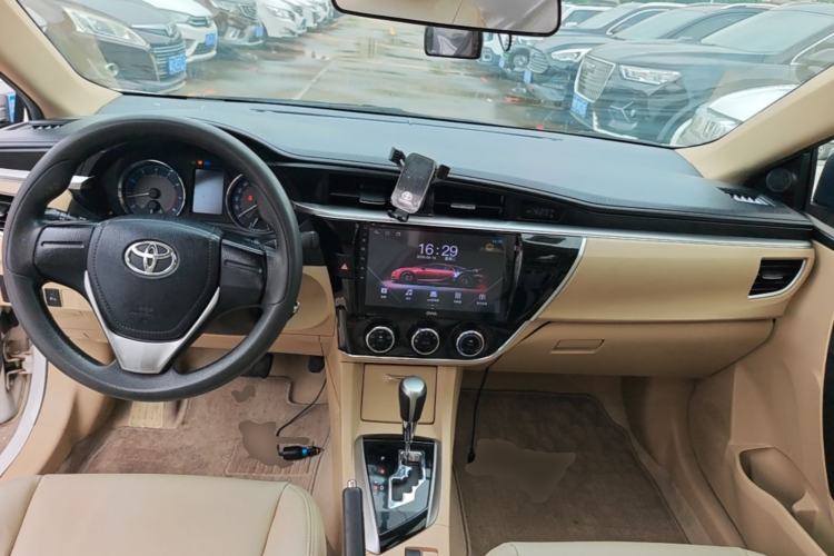Used Toyota Corolla 2014 1.6L CVT GL-i Center Console