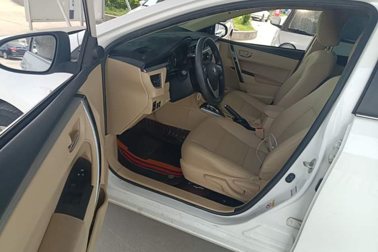 Used Toyota Corolla 2014 1.6L CVT GL-i Driver Seat