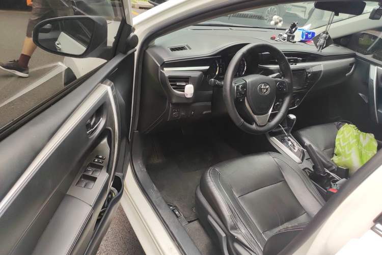 Used Toyota Corolla 2014 1.8L CVT GLX-i Driver Seat