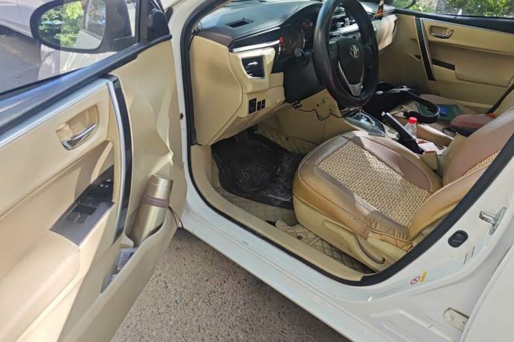 Used Toyota Corolla 2014 1.6L CVT GL-i Driver Seat