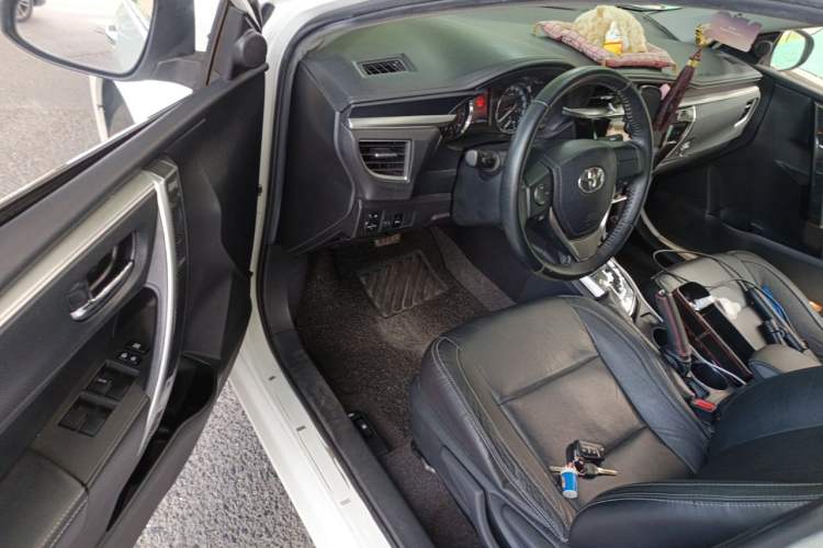 Used Toyota Corolla 2014 1.6L CVT GL-i Leather Edition Driver Seat