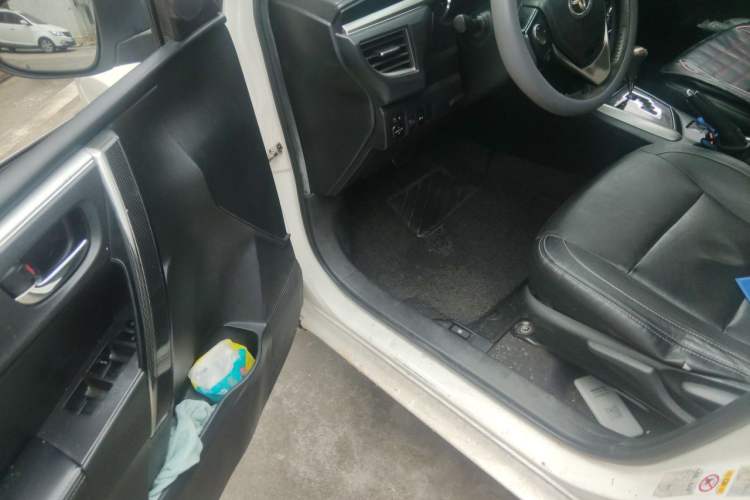 Used Toyota Corolla 2014 1.6L CVT GL-i Leather Edition Driver Seat