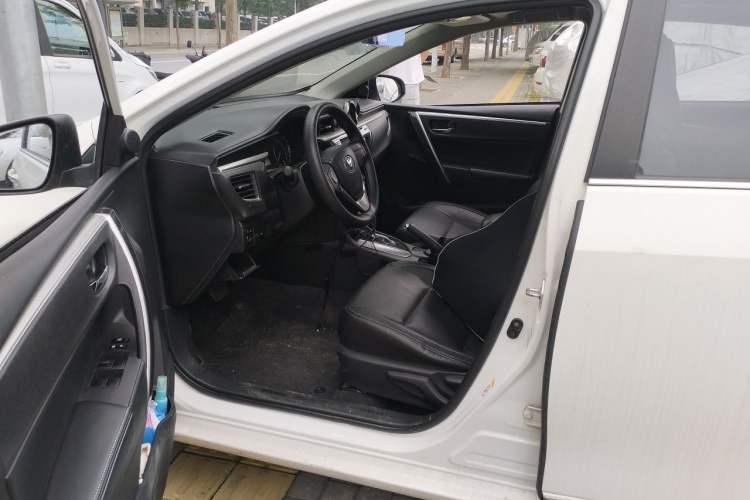 Used Toyota Corolla 2014 1.6L CVT GL-i Leather Edition Driver Seat