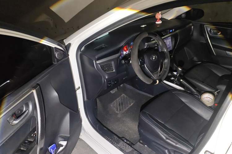 Used Toyota Corolla 2014 1.6L CVT GL-i Leather Edition Driver Seat
