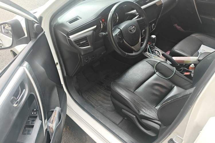 Used Toyota Corolla 2014 1.6L CVT GL-i Leather Edition Driver Seat