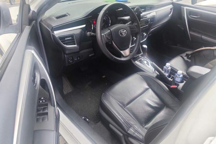 Used Toyota Corolla 2014 1.6L CVT GL-i Leather Edition Driver Seat