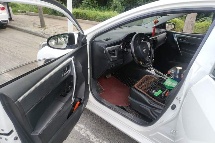 Used Toyota Corolla 2014 1.6L CVT GL-i Leather Edition Driver Seat