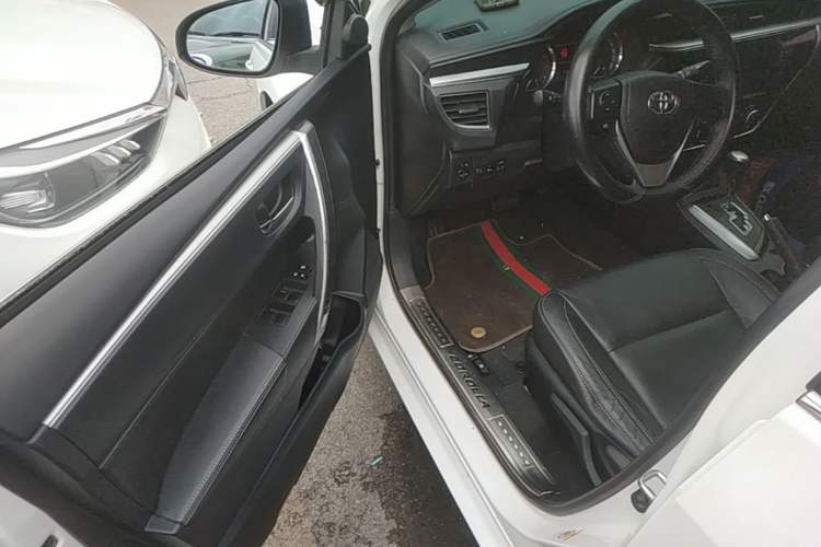 Used Toyota Corolla 2014 1.6L CVT GL-i Leather Edition Driver Seat