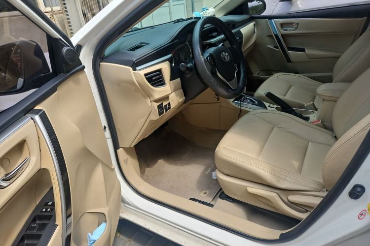 Used Toyota Corolla 2014 1.6L CVT GL-i Leather Edition Driver Seat