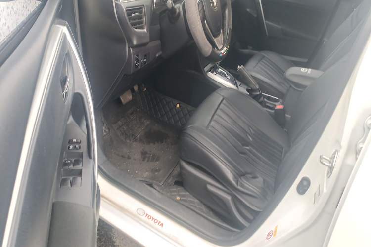 Used Toyota Corolla 2014 1.6L CVT GL-i Driver Seat