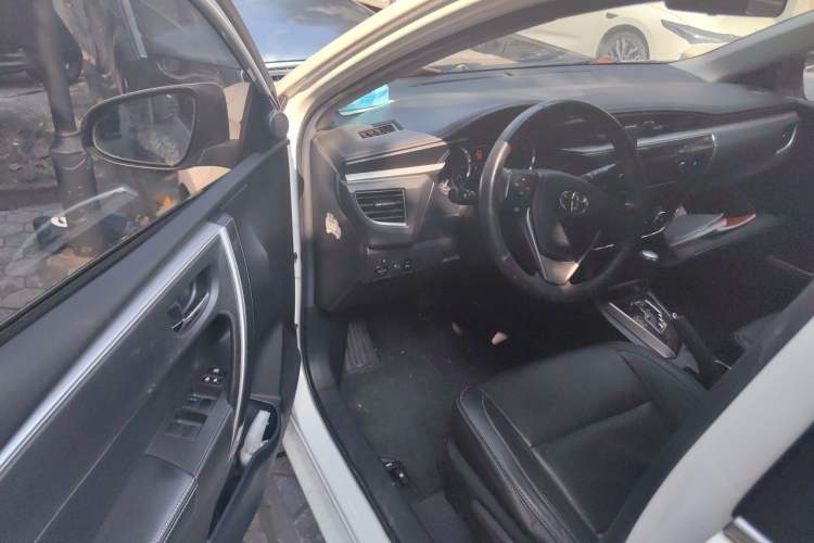 Used Toyota Corolla 2014 1.6L CVT GL-i Leather Edition Driver Seat