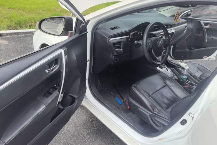Used Toyota Corolla 2014 1.6L CVT GL-i Leather Edition Driver Seat