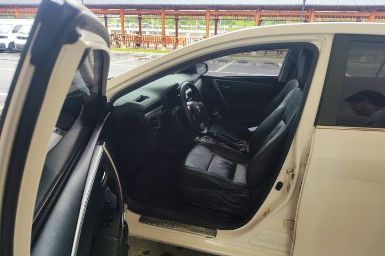 Used Toyota Corolla 2014 1.6L CVT GL-i Leather Edition Driver Seat