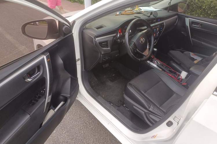 Used Toyota Corolla 2014 1.6L CVT GL-i Leather Edition Driver Seat