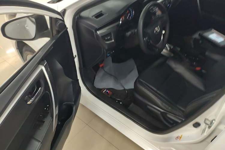 Used Toyota Corolla 2014 1.6L CVT GL-i Leather Edition Driver Seat