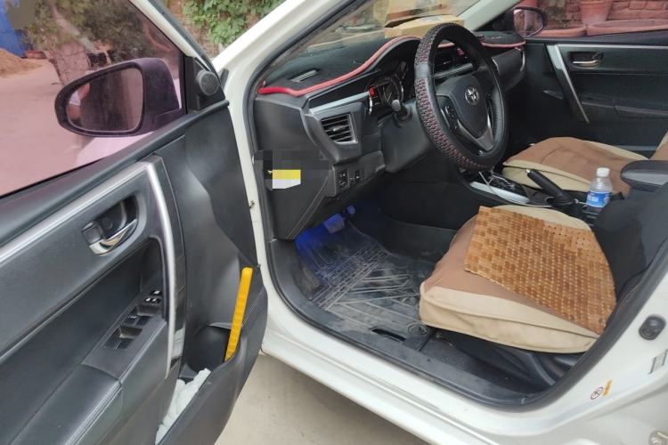 Used Toyota Corolla 2014 1.6L CVT GL-i Leather Edition Driver Seat
