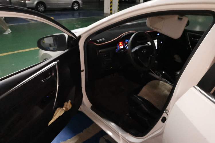 Used Toyota Corolla 2014 1.6L CVT GL-i Driver Seat