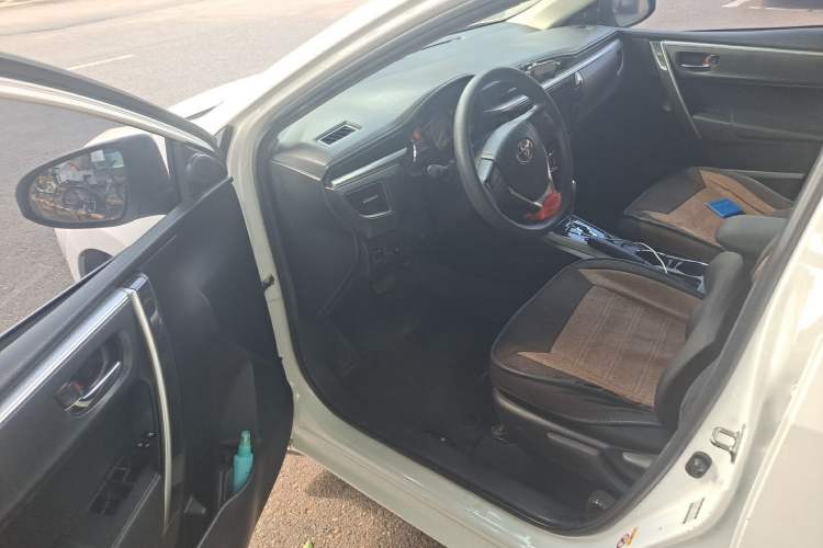 Used Toyota Corolla 2014 1.6L CVT GL-i Driver Seat