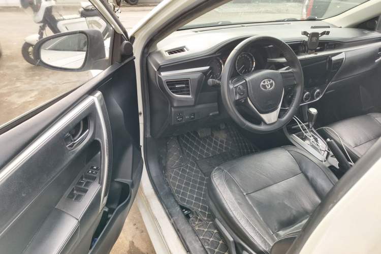 Used Toyota Corolla 2014 1.6L CVT GL-i Leather Edition Driver Seat
