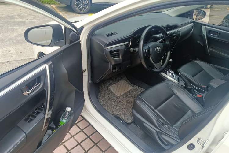 Used Toyota Corolla 2014 1.6L CVT GL-i Leather Edition Driver Seat