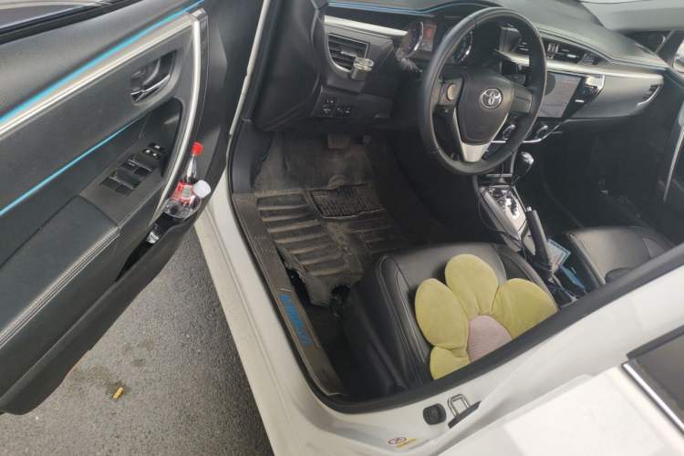 Used Toyota Corolla 2014 1.6L CVT GL-i Leather Edition Driver Seat