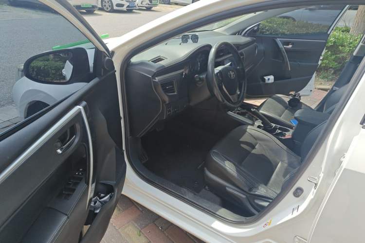 Used Toyota Corolla 2014 1.6L CVT GL-i Leather Edition Driver Seat