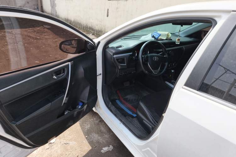 Used Toyota Corolla 2014 1.6L CVT GL-i Leather Edition Driver Seat