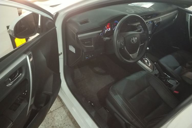 Used Toyota Corolla 2014 1.6L CVT GL-i Leather Edition Driver Seat