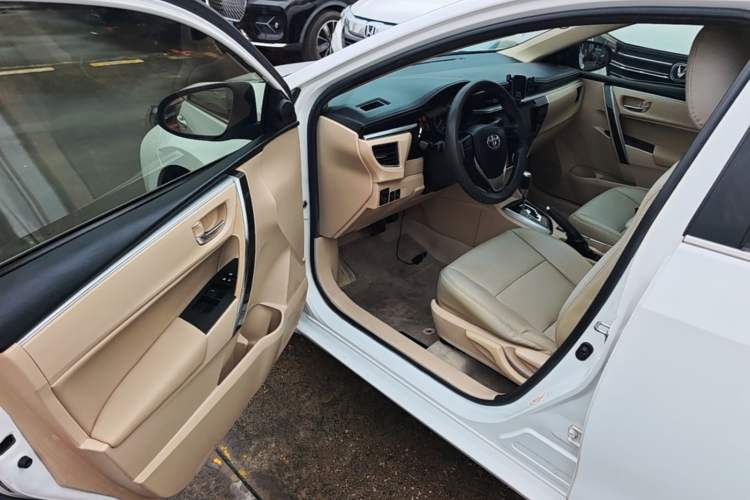 Used Toyota Corolla 2014 1.6L CVT GL-i Driver Seat