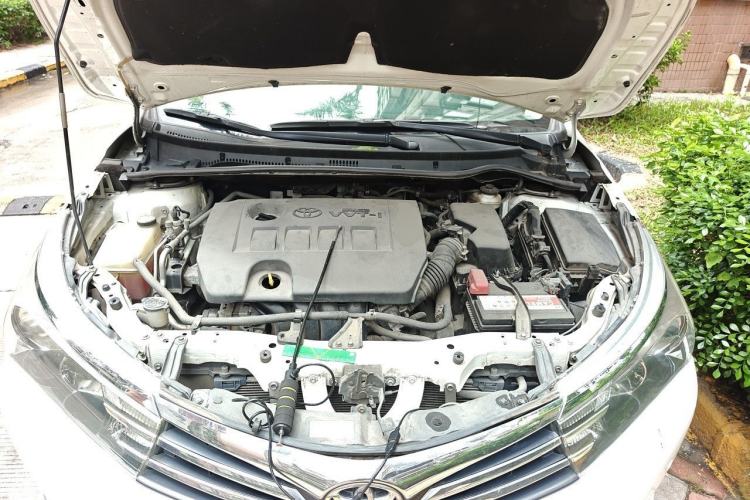 Used Toyota Corolla 2014 1.6L CVT GL-i Engine Bay