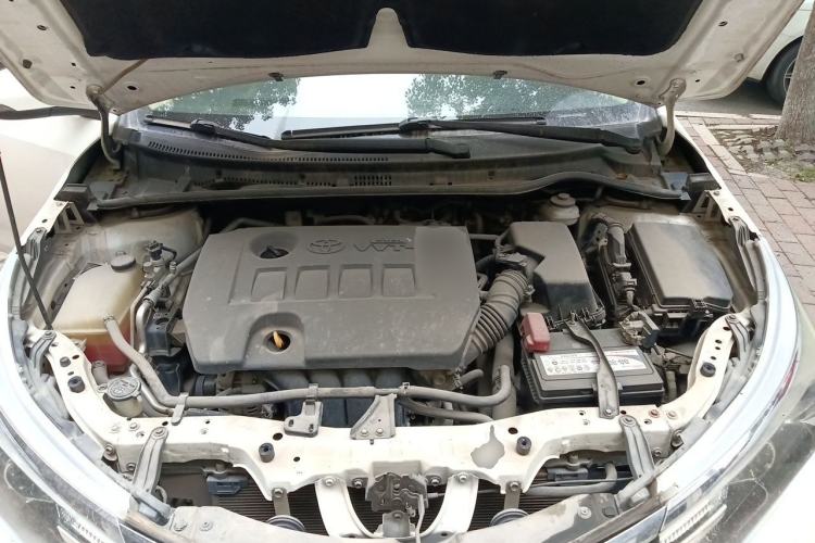 Used Toyota Corolla 2014 1.6L CVT GL Engine Bay