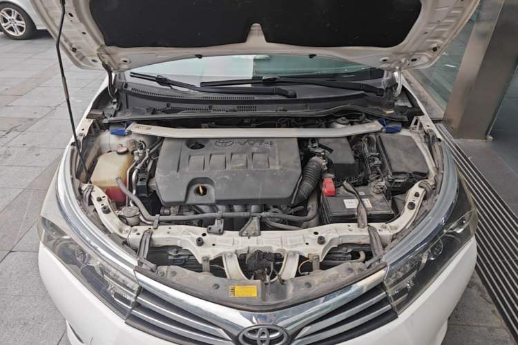 Used Toyota Corolla 2014 1.8L CVT GLX-i Engine Bay