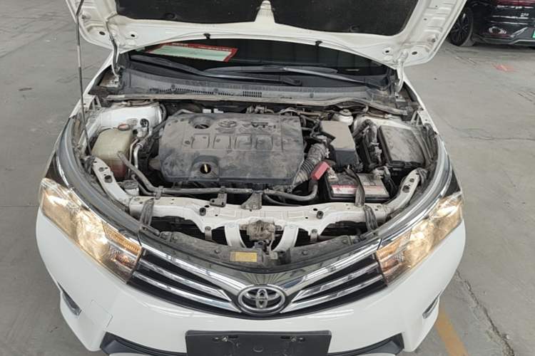 Used Toyota Corolla 2014 1.6L CVT GL Engine Bay