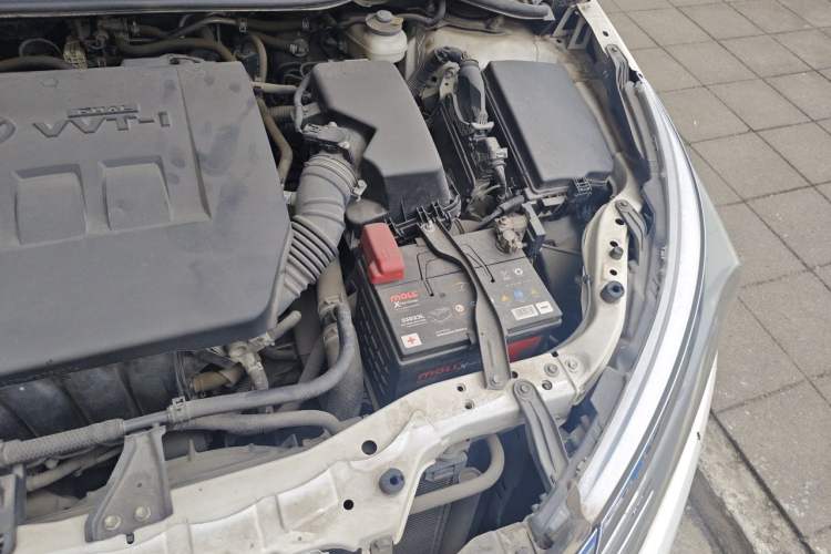 Used Toyota Corolla 2014 1.6L CVT GL-i Engine Bay Left
